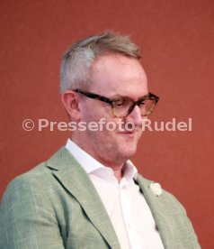 27.08.25 VfB Stuttgart Dunkelroter Tisch Spezial