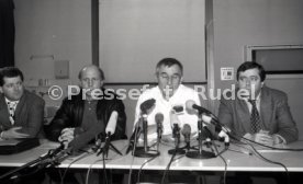 22.01.94 Pressekonferenz Oliver M&ouml;ller Hamburger SV nach Attenat in Stuttgart