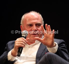 Podiumsdiskussion Stuttgart Liederhalle Wolfgang Dietrich, Mario Gomez, Uli Hoene&szlig;