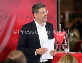 VfB Stuttgart Der dunkelrote Tisch