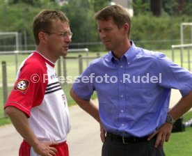 VfB Stuttgart Training li. Ralf Rangnick re. Karl-Heinz F&ouml;rster Foto Rudel