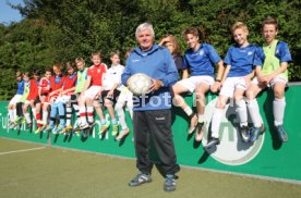 Trainer J&uuml;rgen Sundermann