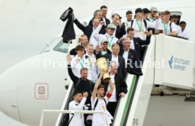 25.05.25 VfB Stuttgart Ankunft Flughafen Stuttgart aus Berlin DFB-Pokal Sieg