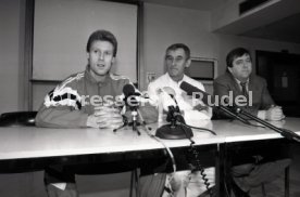 22.01.94 Pressekonferenz Oliver M&ouml;ller Hamburger SV nach Attenat in Stuttgart