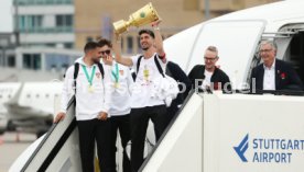 25.05.25 VfB Stuttgart Ankunft Flughafen Stuttgart aus Berlin DFB-Pokal Sieg