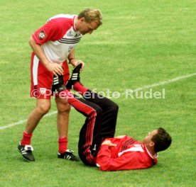 VfB Stuttgart Trainingslager in Weiler im Allg&auml;u li. TW-Trainer Jochen R&uuml;cker re. Franz Wohlfahrt Foto Rudel