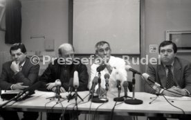 22.01.94 Pressekonferenz Oliver M&ouml;ller Hamburger SV nach Attenat in Stuttgart