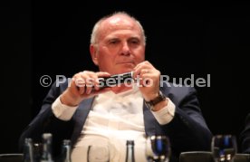 Podiumsdiskussion Stuttgart Liederhalle Wolfgang Dietrich, Mario Gomez, Uli Hoene&szlig;