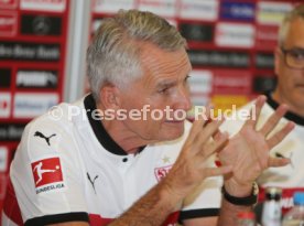 VfB Stuttgart Pressekonferenz  Wolfgang Dietrich ( VFB Pr&auml;sident).