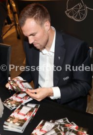 VfB Stuttgart Autogrammstunde Breuninger