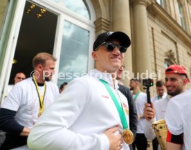 25.05.25 VfB Stuttgart Feier und Autokorso DFB-Pokal Sieg Stuttgart Schlossplatz