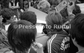 17.05.81 Ankunft DFB Nationalspieler Schlosshotel Monrepos Ludwigsburg
