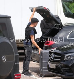 VfB Stuttgart Spieler am Parkplatz