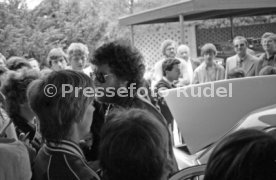 17.05.81 Ankunft DFB Nationalspieler Schlosshotel Monrepos Ludwigsburg
