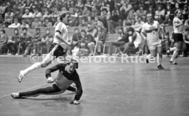 23.02.83 Fussball Prominentenspiel