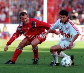 VfB Stuttgart-1.FC Kaiserslautern 0:1 li. Axel Roos re. Krassimir Balakov Foto Rudel