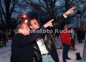 VfB Stuttgart li. Gerhard Mayer-Vorfelder re. Franz Wohlfahrt am Wiener Prater Foto Rudel