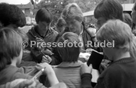 17.05.81 Ankunft DFB Nationalspieler Schlosshotel Monrepos Ludwigsburg