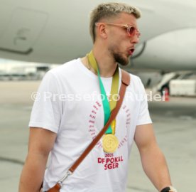 25.05.25 VfB Stuttgart Ankunft Flughafen Stuttgart aus Berlin DFB-Pokal Sieg
