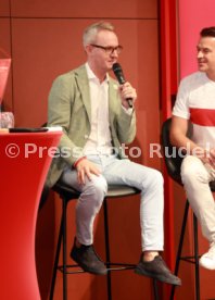 27.08.25 VfB Stuttgart Dunkelroter Tisch Spezial