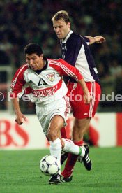 VfB Stuttgart-1.FC Kaiserslautern 4:0 li. Krassimir Balakov re. Marian Hristov Foto Rudel