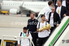 25.05.25 VfB Stuttgart Ankunft Flughafen Stuttgart aus Berlin DFB-Pokal Sieg