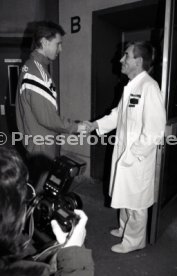 22.01.94 Pressekonferenz Oliver M&ouml;ller Hamburger SV nach Attenat in Stuttgart