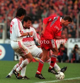 VfB Stuttgart-1.FC Kaiserslautern 0:1v.l. Gerhard Poschner, Thomas Berthold, Andreas Buck  Foto Rudel