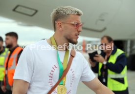 25.05.25 VfB Stuttgart Ankunft Flughafen Stuttgart aus Berlin DFB-Pokal Sieg