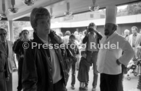 17.05.81 Ankunft DFB Nationalspieler Schlosshotel Monrepos Ludwigsburg