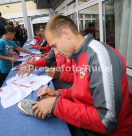 VfB Stuttgart Besuch Kindernachsorge Klinik Tannheim