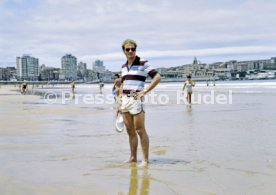 19.06.82 WM 1982 DFB Spieler am Strand