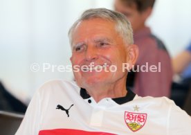 VfB Stuttgart Pressekonferenz  Wolfgang Dietrich ( VFB Pr&auml;sident).