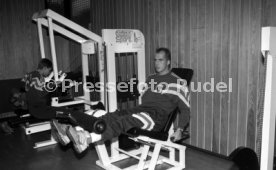 28.01.93 VfB Stuttgart Training im Kraftraum
