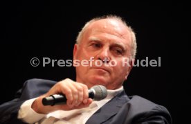 Podiumsdiskussion Stuttgart Liederhalle Wolfgang Dietrich, Mario Gomez, Uli Hoene&szlig;