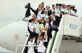 25.05.25 VfB Stuttgart Ankunft Flughafen Stuttgart aus Berlin DFB-Pokal Sieg