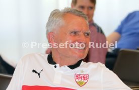 VfB Stuttgart Pressekonferenz  Wolfgang Dietrich ( VFB Pr&auml;sident).