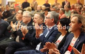 06.02.25 VfB Stuttgart Dunkelroter Tisch