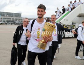 25.05.25 VfB Stuttgart Ankunft Flughafen Stuttgart aus Berlin DFB-Pokal Sieg