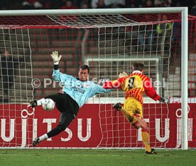 VfB Stuttgart-MSV Duisburg 1:1 li. TW Franz Wohlfahrt re. Markus Osthoff Foto Rudel
