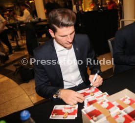 VfB Stuttgart Autogrammstunde Breuninger