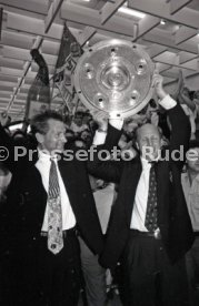 16.05.1992 VfB Stuttgart Meisterschaft Empfang Flughafen