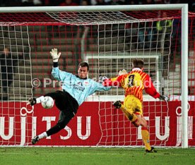 VfB Stuttgart-MSV Duisburg 1:1 li. TW Franz Wohlfahrt re. Markus Osthoff Foto Rudel