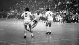 23.02.83 Fussball Prominentenspiel