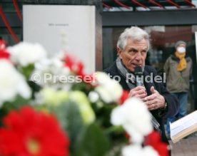27.01.22 VfB Stuttgart Kranzniederlegung 18. Erinnerungstag