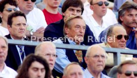 VfB Stuttgart-SV Werder Bremen 1:0 v.l. Ulrich Sch&auml;fer, Gerhard Mayer-Vorfelder, Hubert H. Schaefer Foto Rudel