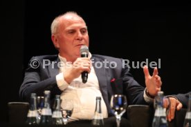 Podiumsdiskussion Stuttgart Liederhalle Wolfgang Dietrich, Mario Gomez, Uli Hoene&szlig;