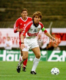 Liga-Pokal 1998 VfB Stuttgart-1.FC Kaiserslautern 3:2   li. Andreas Buck re. Frank Verlaat Foto Rudel