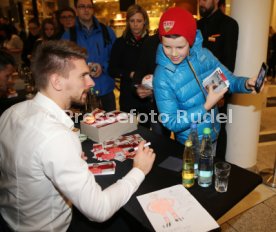 VfB Stuttgart Autogrammstunde Breuninger