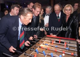 VfB Stuttgart Herbstball 1999 v.l. Gerhard Mayer-Vorfelder, Ralf Rangnick, Gaby Rangnick, Hubert H. Schaefer, Margit Mayer-Vorfelder Foto Rudel